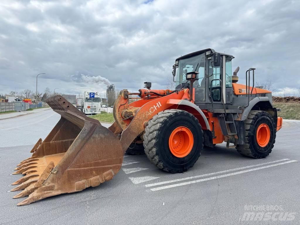 Hitachi ZW 250 Pale gommate