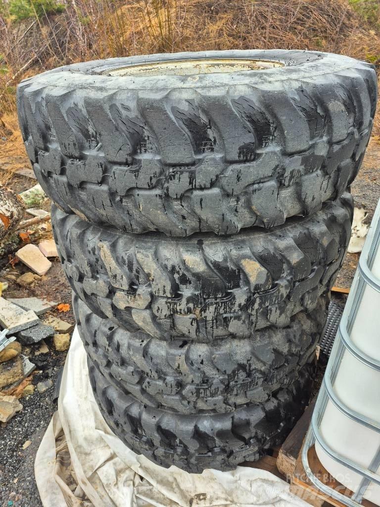 Dunlop 365/80R20 Pneumatici, ruote e cerchioni