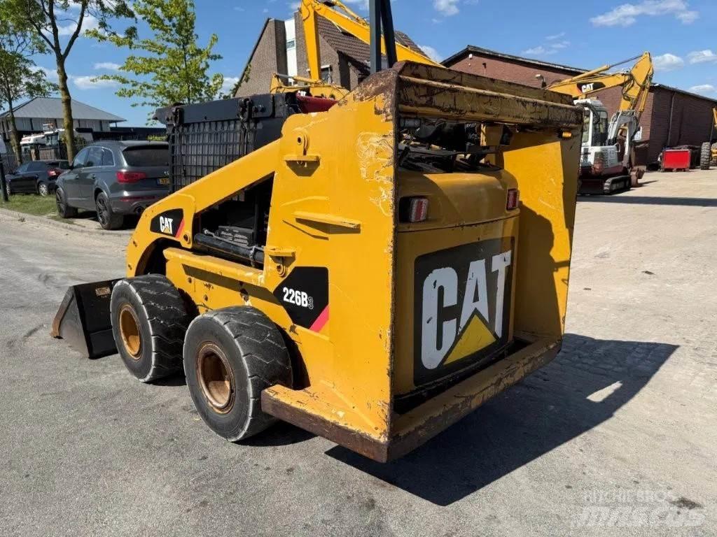 CAT 226B3 Turbo Mini Pale Gommate