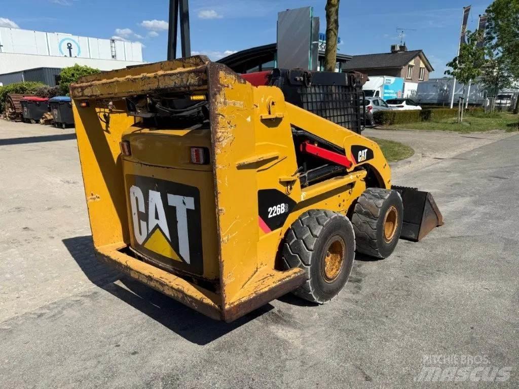 CAT 226B3 Turbo Mini Pale Gommate