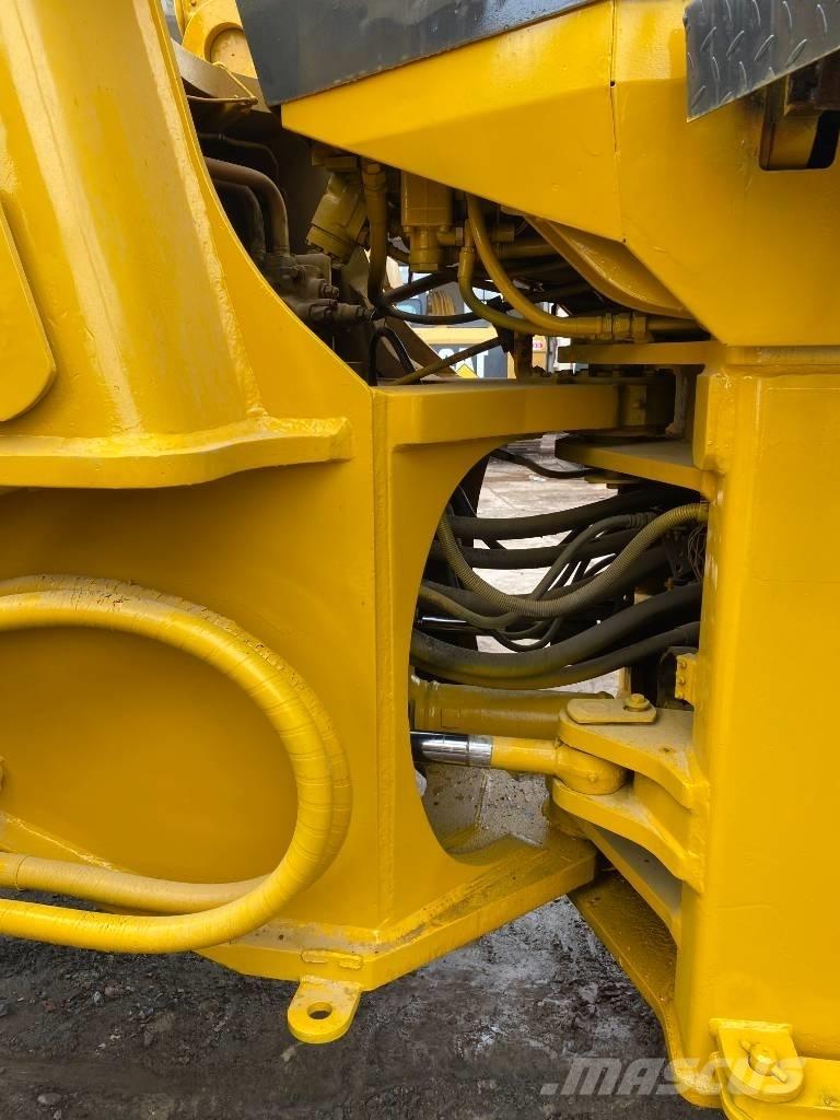 Komatsu WA 470-3 Pale gommate