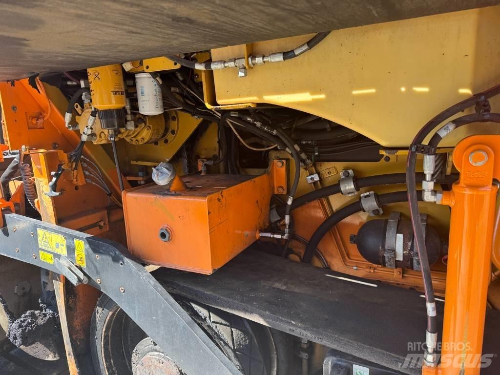 CAT AP 555 E Finitrici