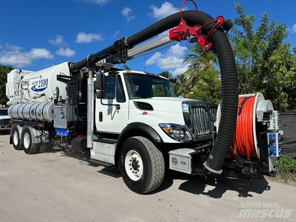 International 7500 Camion autospurgo