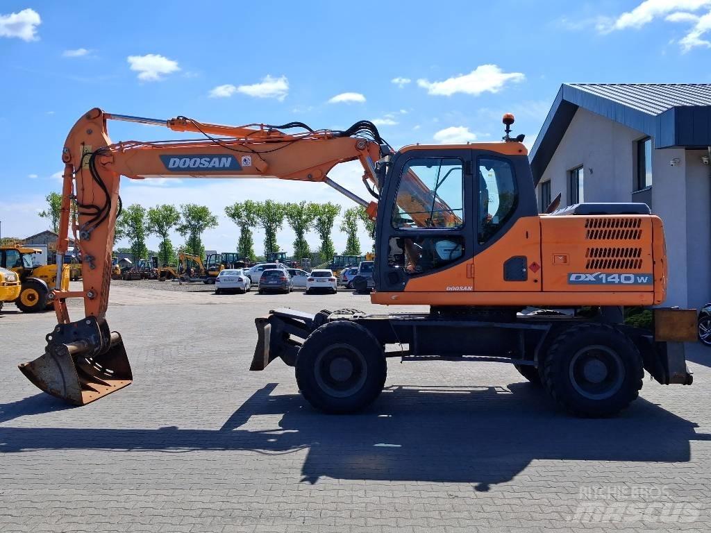 Doosan DX 140 W-3 Escavatori gommati