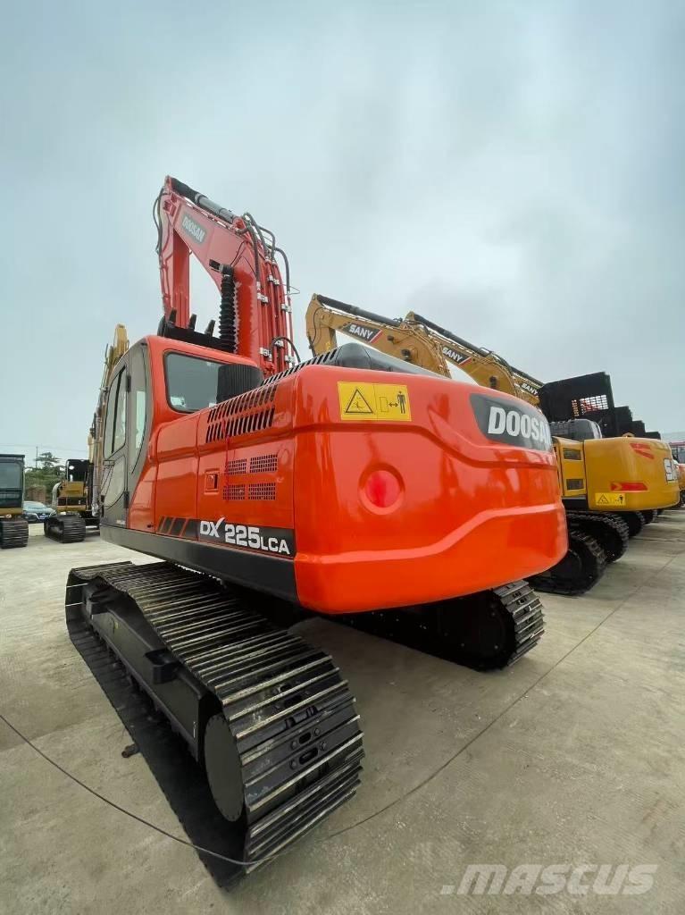 Doosan DX 225 LC Escavatori cingolati