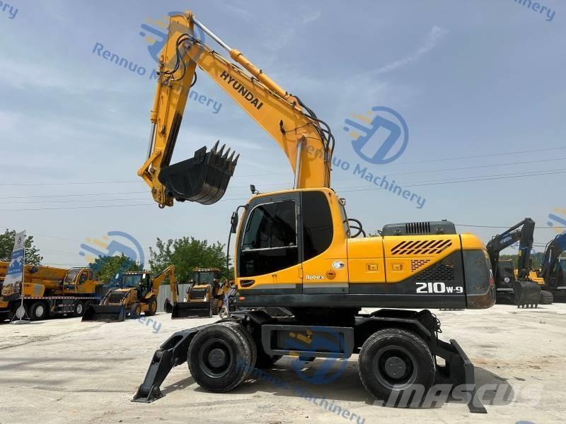 Hyundai R210W-9 Escavatori gommati