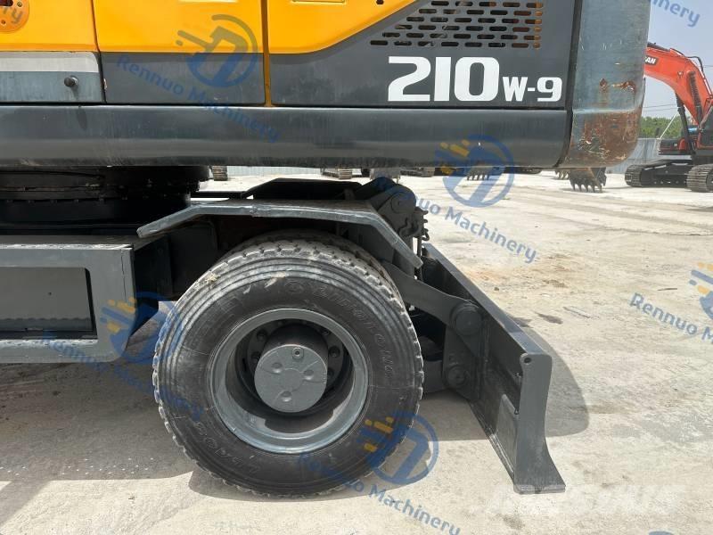 Hyundai R210W-9 Escavatori gommati