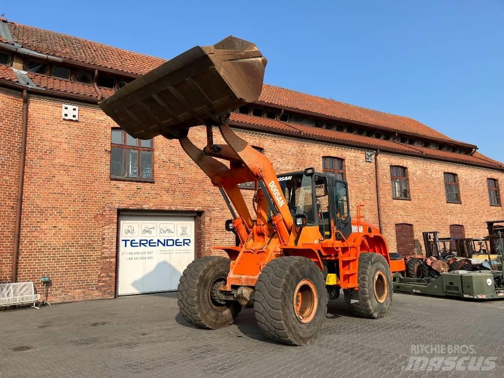 Doosan DL 300 Pale gommate