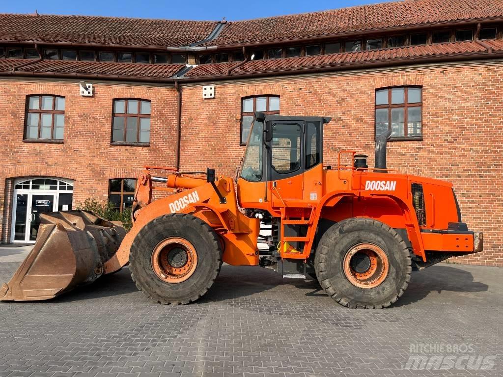 Doosan DL 300 Pale gommate