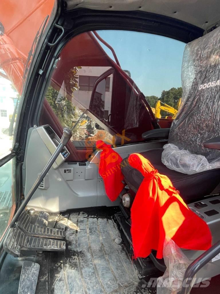 Doosan DX 225 LC Escavatori cingolati