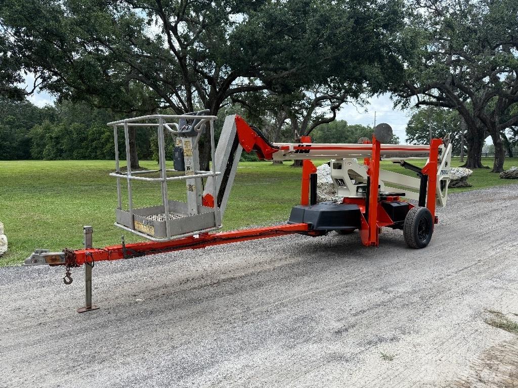 JLG T 500 J Piattaforme aeree su rimorchio