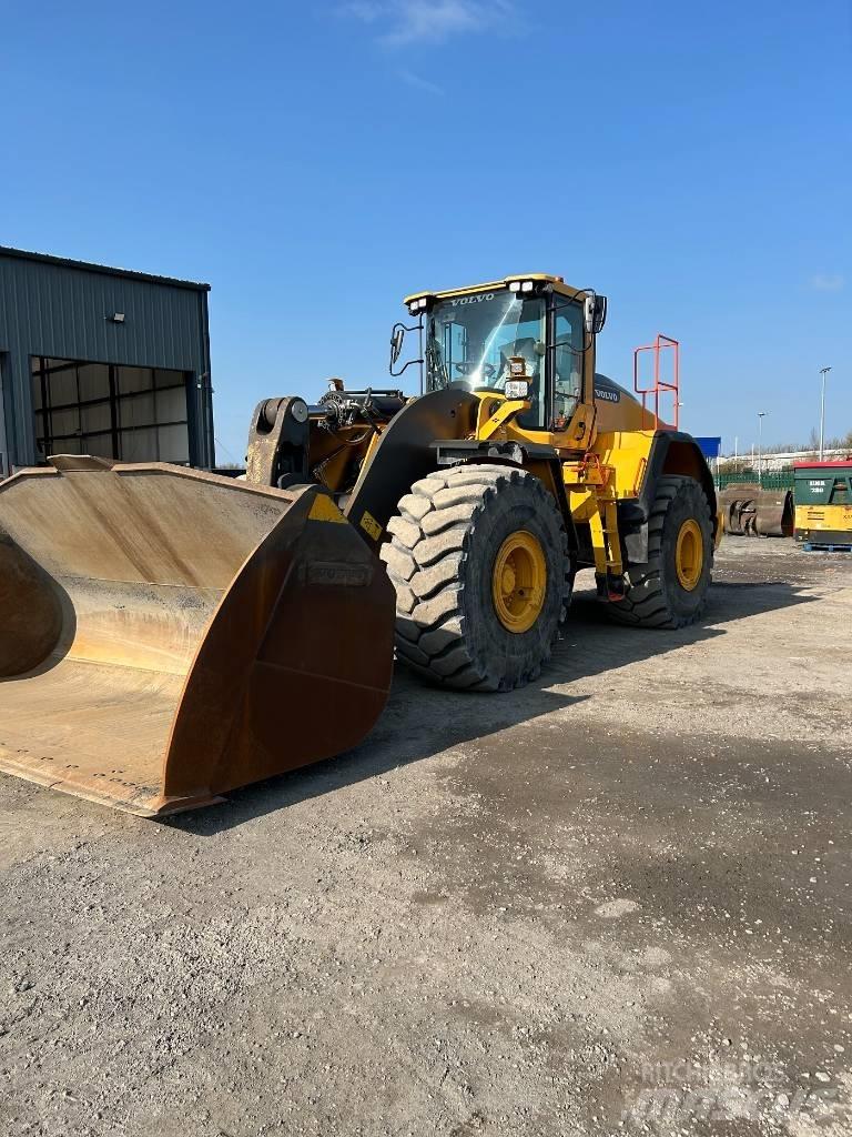 Volvo L 260 H Pale gommate