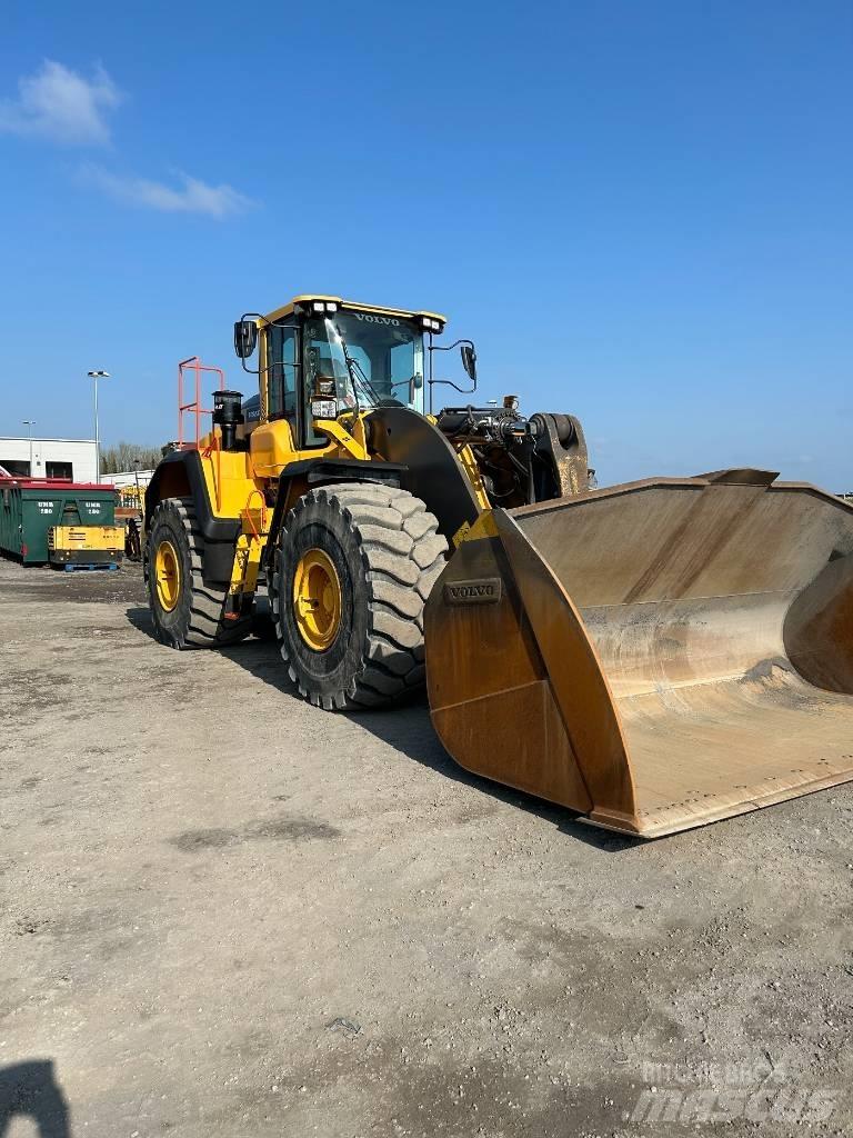Volvo L 260 H Pale gommate