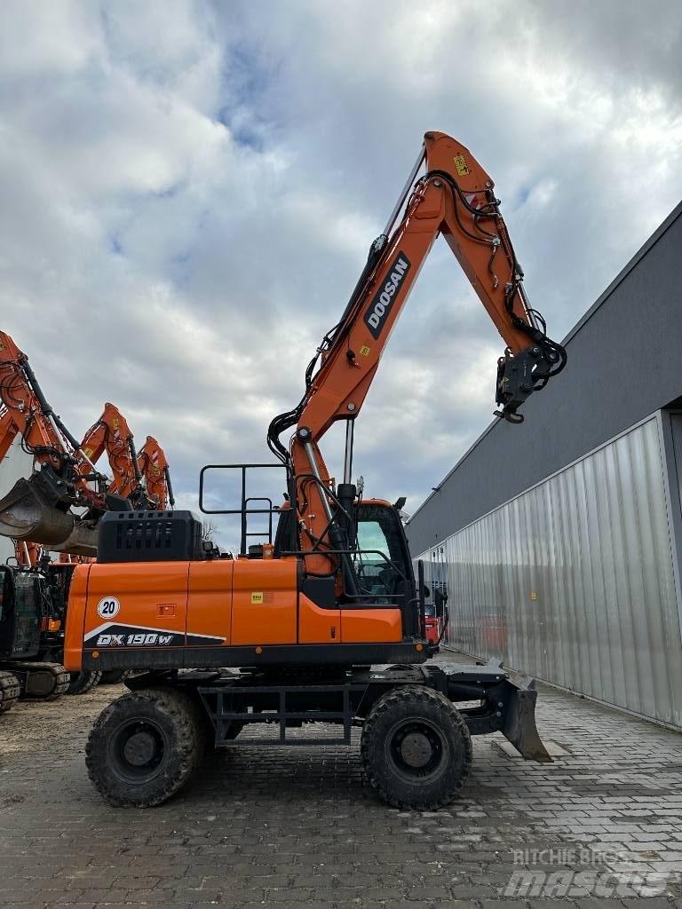 Doosan DX 190 W-7 Escavatori gommati