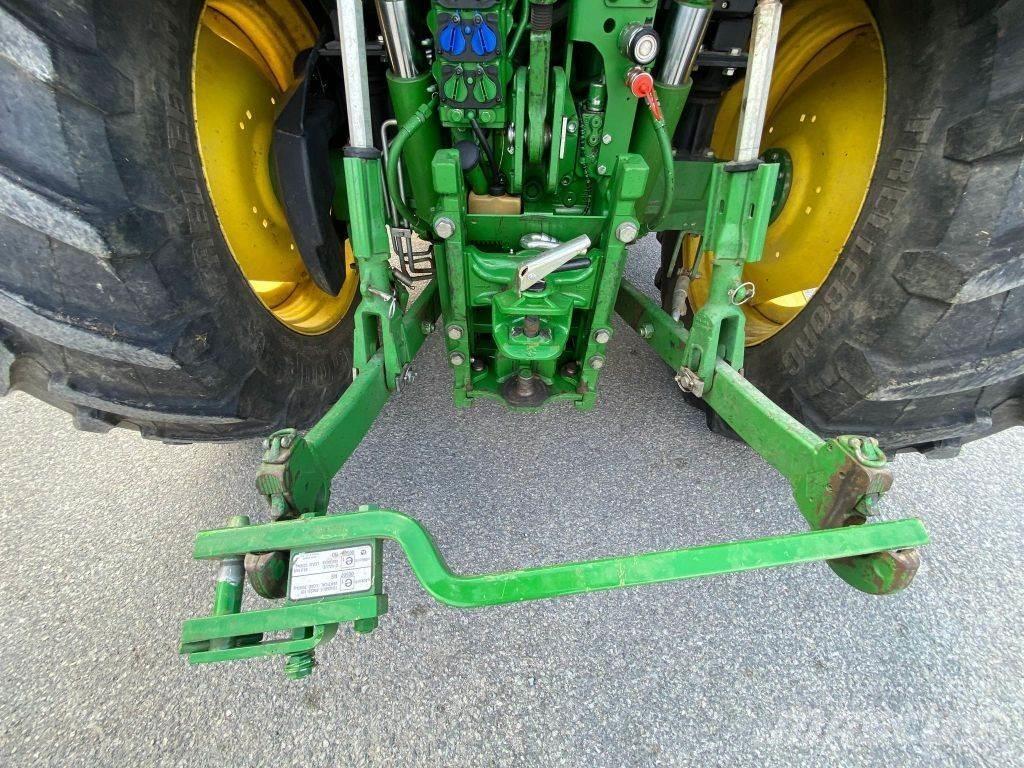 John Deere 6120R Trattori
