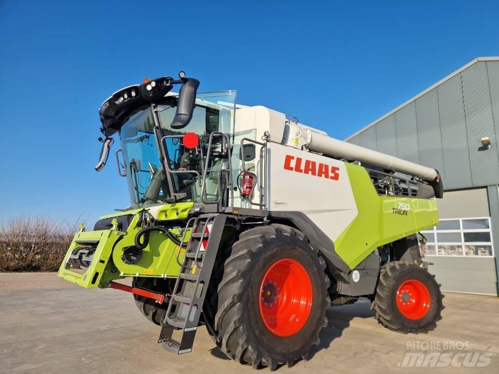CLAAS Trion 750 Mietitrebbiatrici
