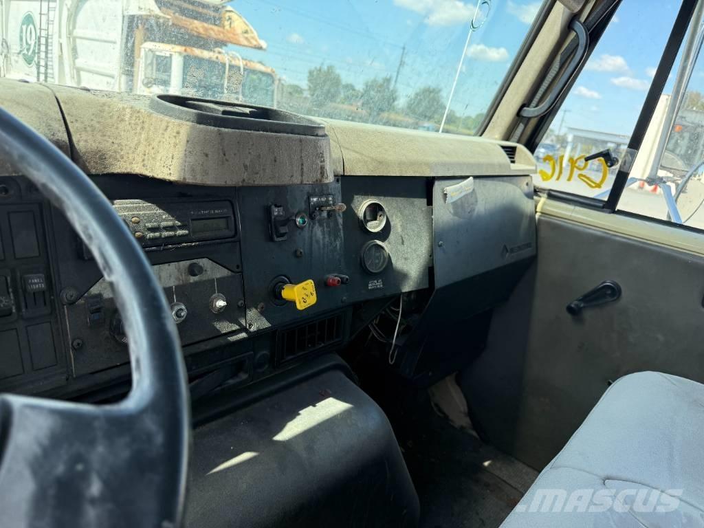 International 2574 Camion dei rifiuti