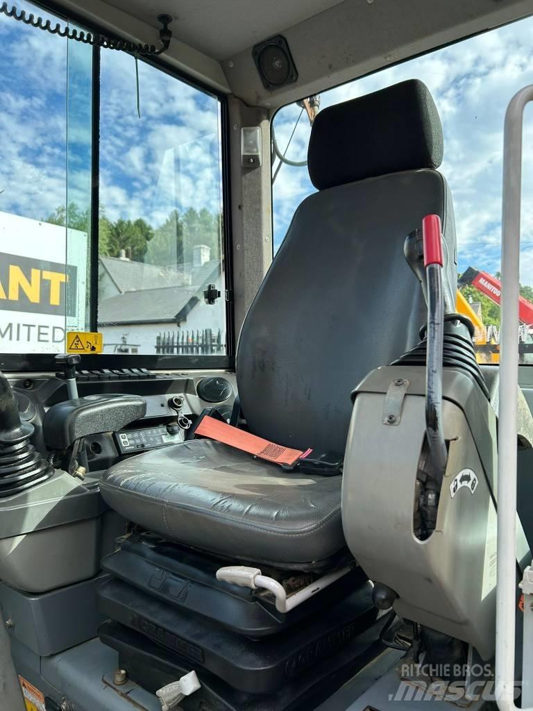 Takeuchi TB 230 Miniescavatori