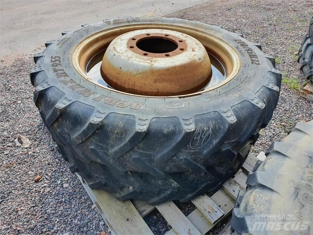 BKT 270/95R32 x2 Pneumatici, ruote e cerchioni