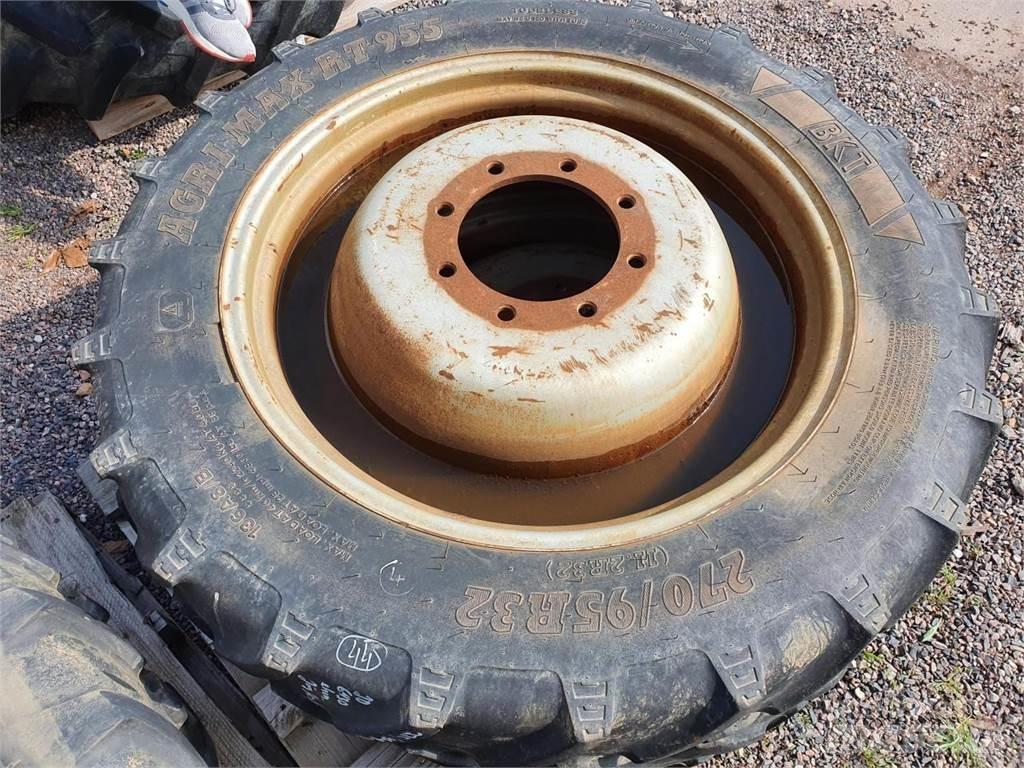 BKT 270/95R32 x2 Pneumatici, ruote e cerchioni