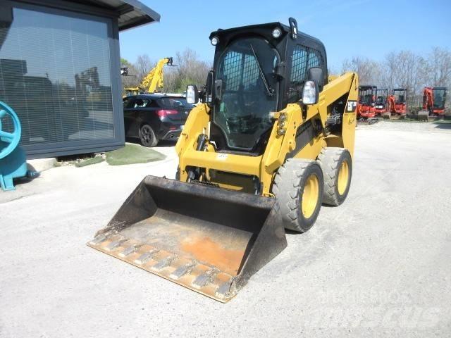 CAT 226 D Mini Pale Gommate