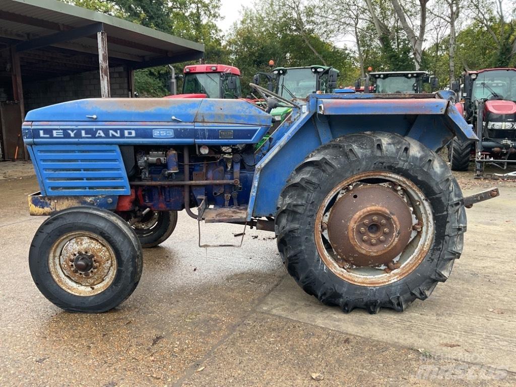 Leyland 253 Trattori
