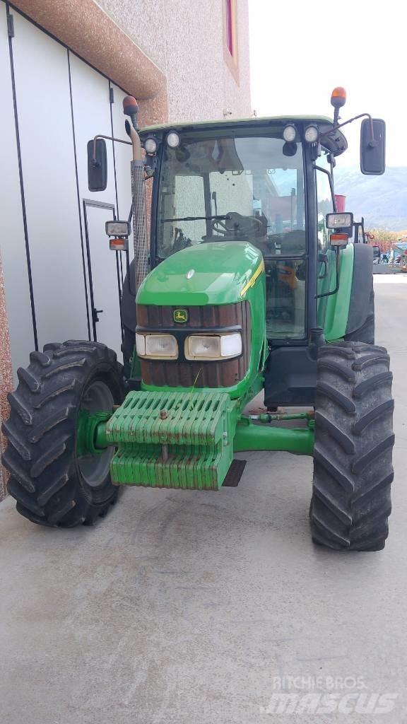 John Deere 5820 Trattori