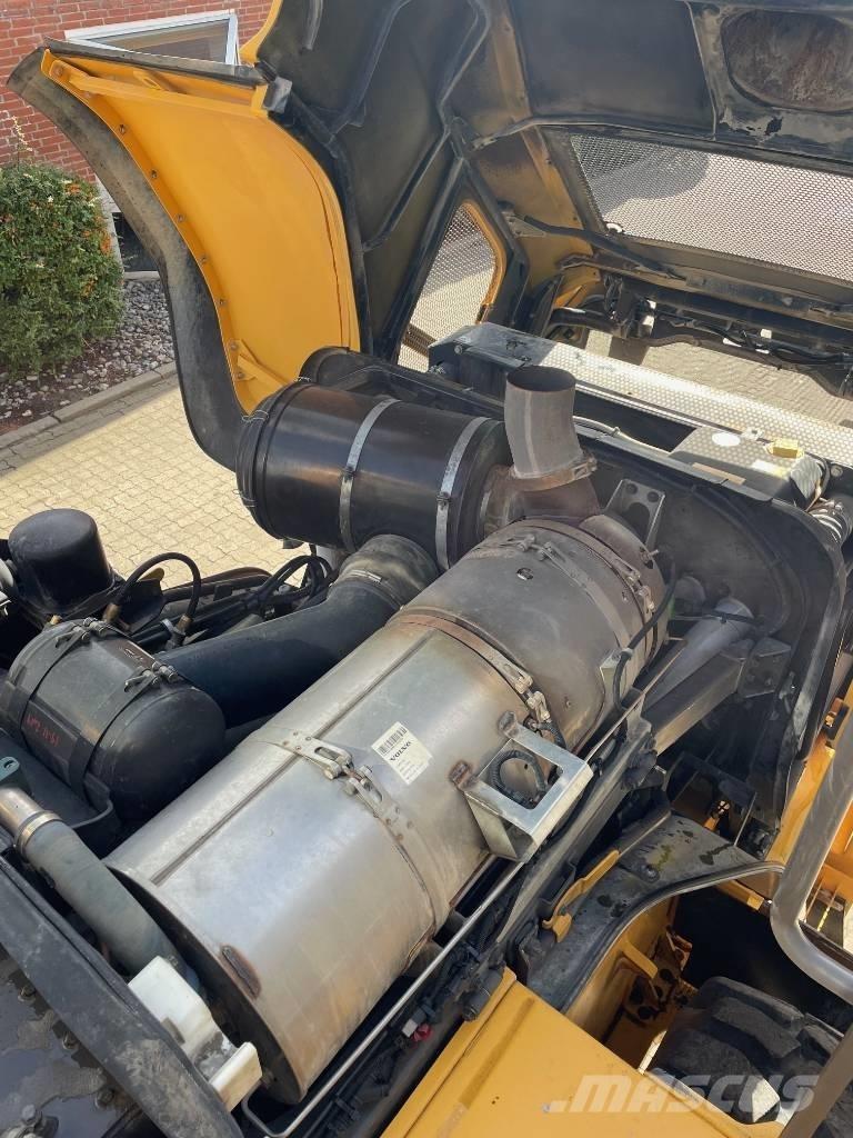Volvo L220G Pale gommate