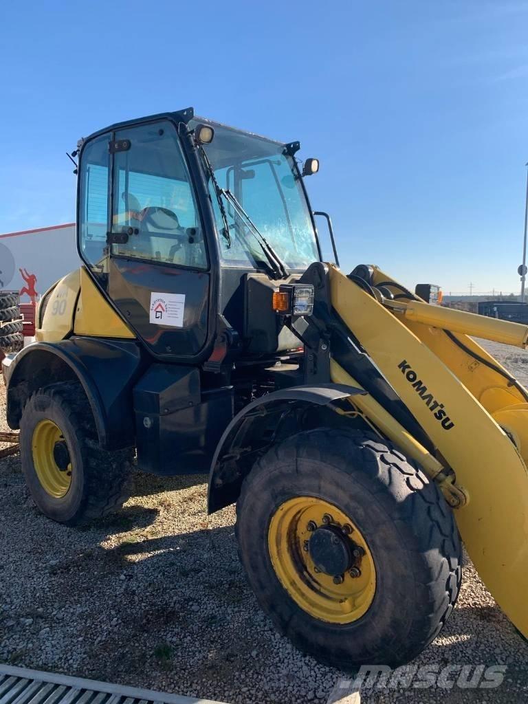 Komatsu WA 90-6 Pale gommate