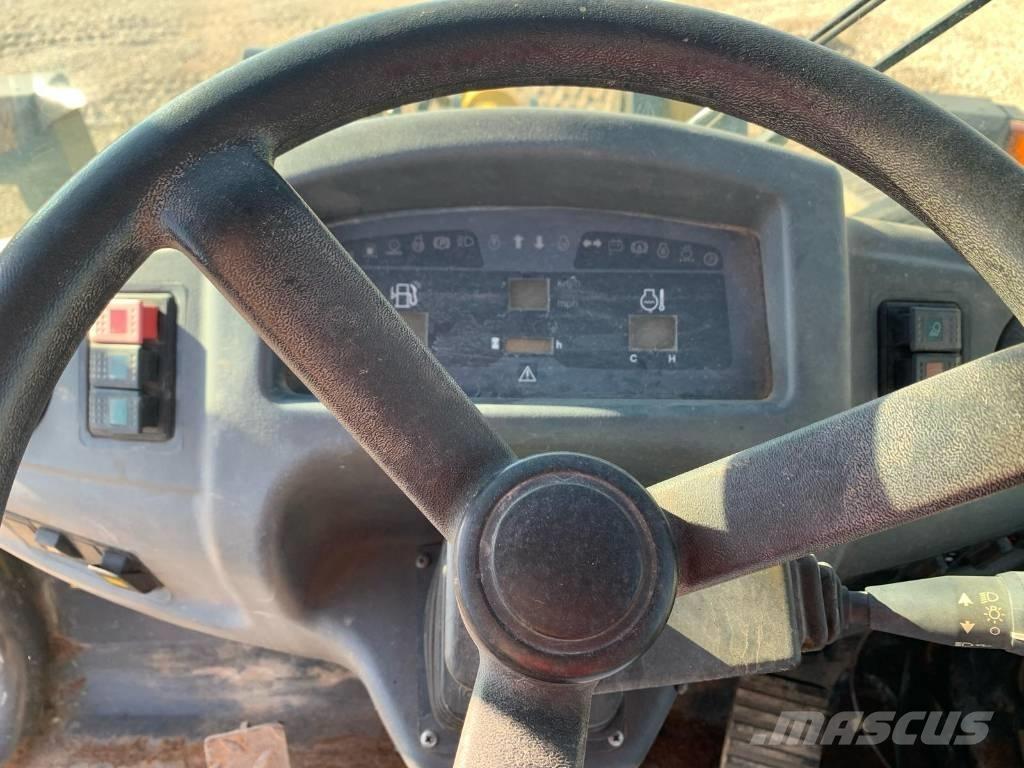 Komatsu WA 90-6 Pale gommate