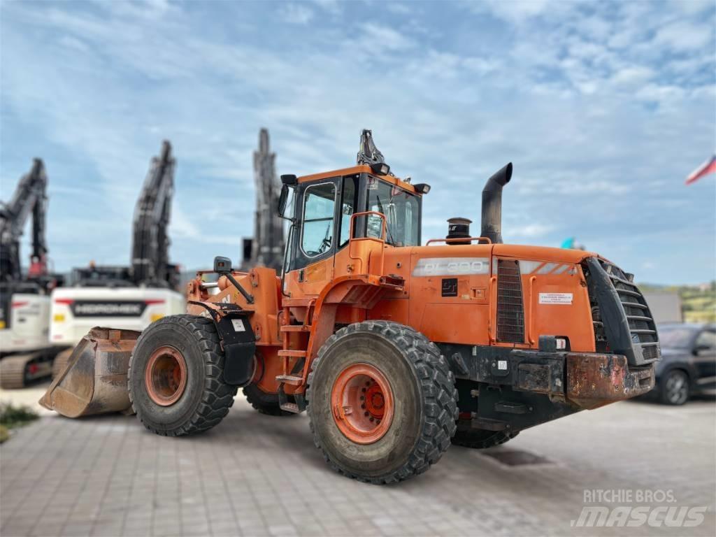 Doosan DL 300 Pale gommate