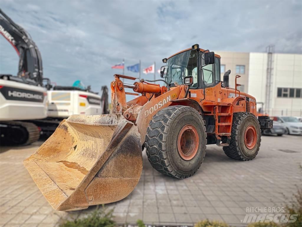Doosan DL 300 Pale gommate