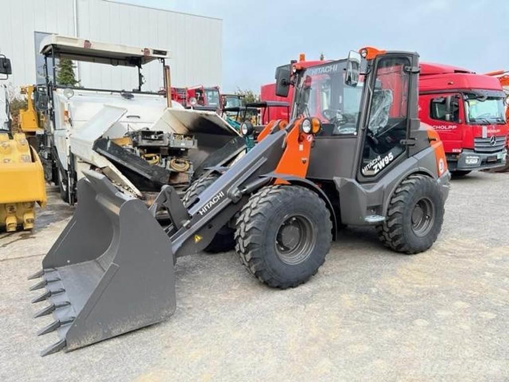 Hitachi ZW95-6C Pale gommate