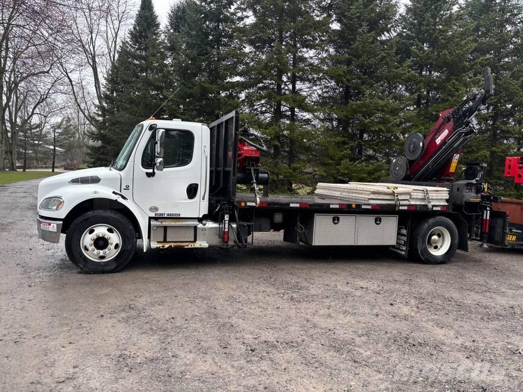 Freightliner M2-106 Gru cingolate