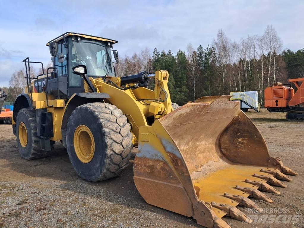 CAT 966M XE Pale gommate