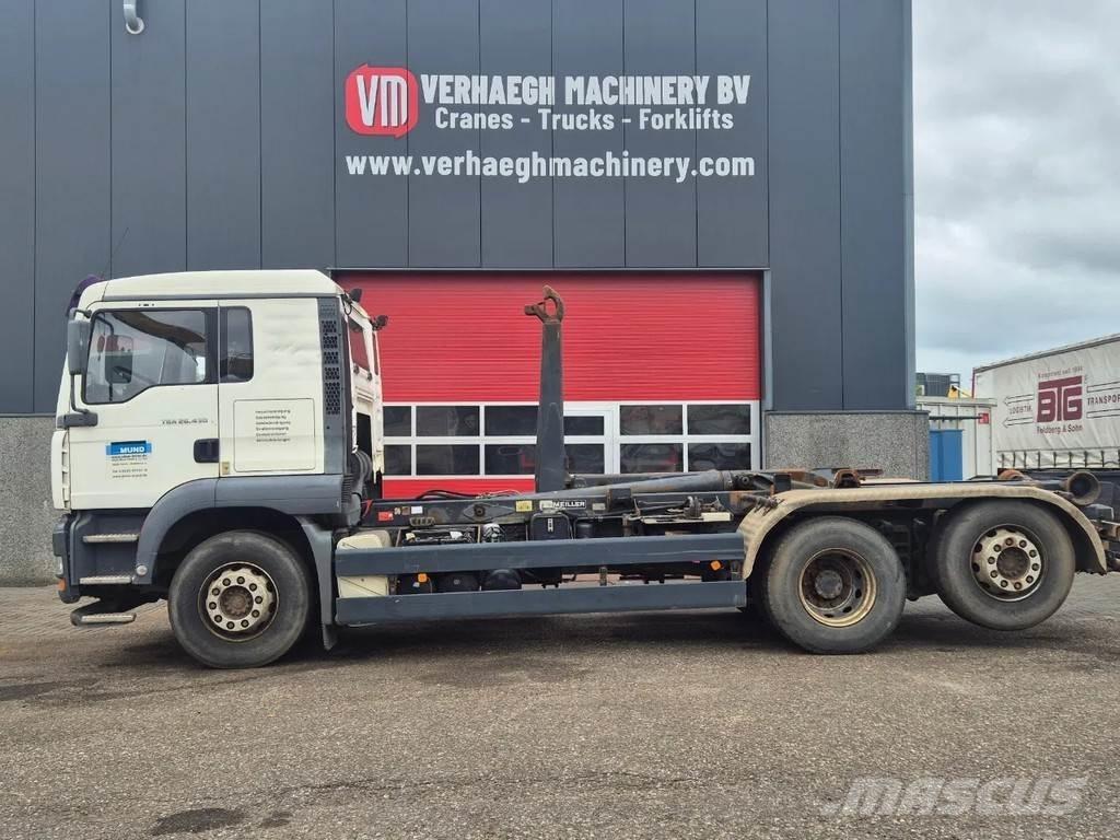 MAN 26 430 Camion con gancio di sollevamento