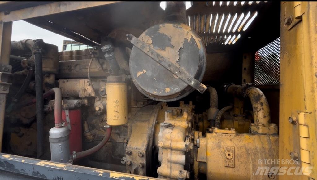 CAT 215 Escavatori cingolati