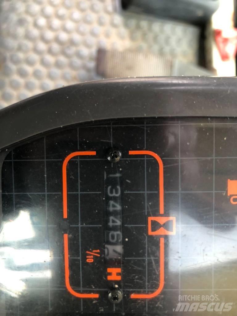 Etec 813B Escavatori gommati