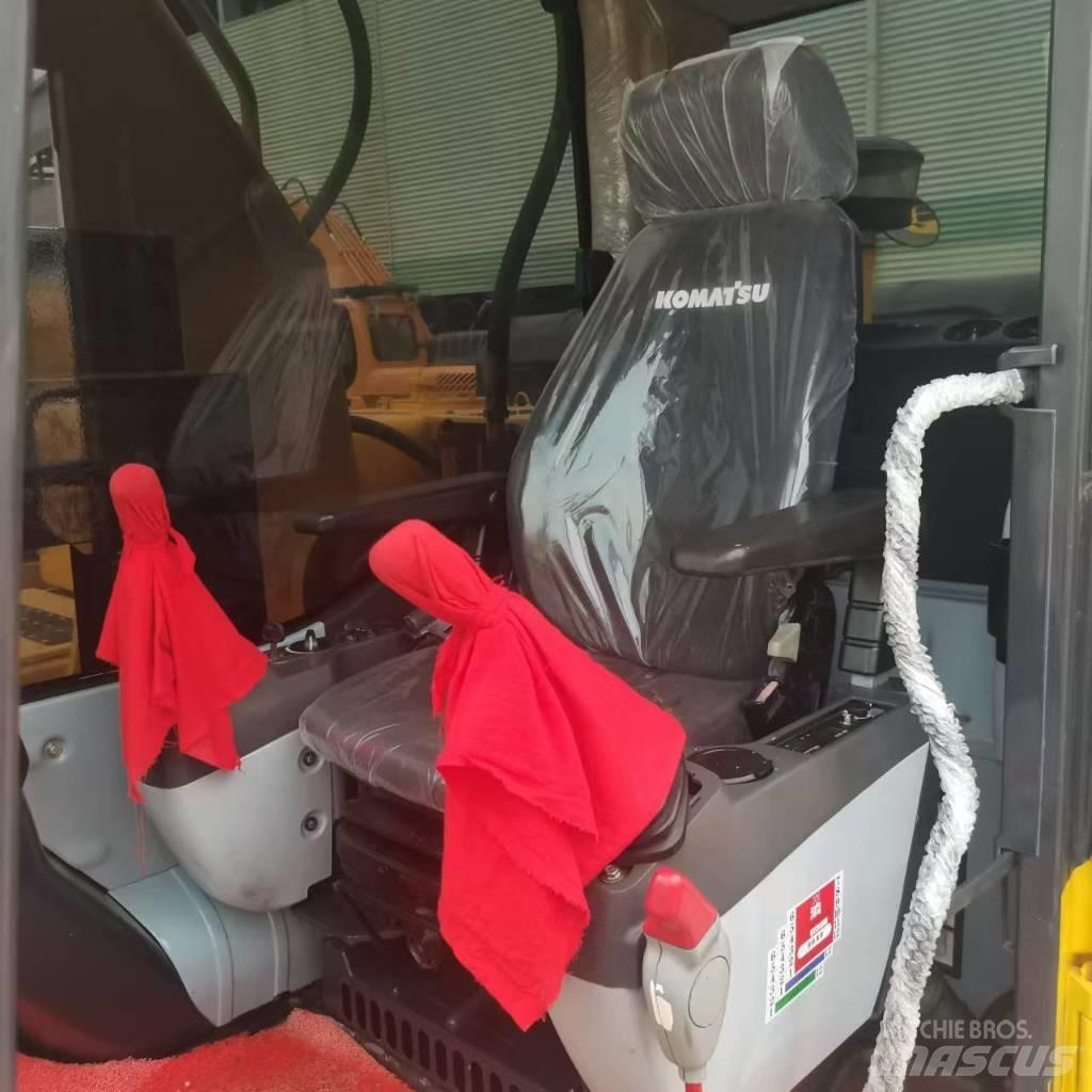 Komatsu 220-8 Miniescavatori