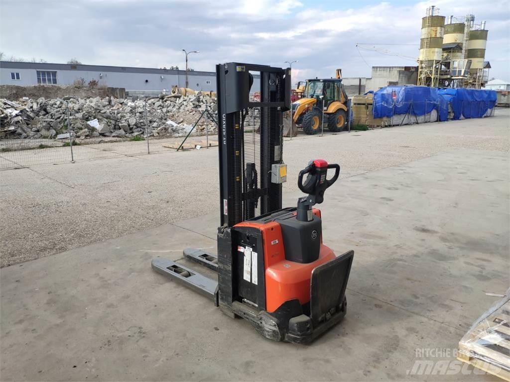 BT SWE120 Transpallet uomo a terra