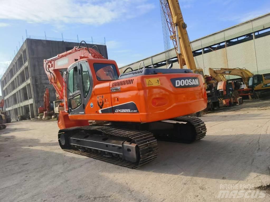 Doosan DX 225 Escavatori cingolati