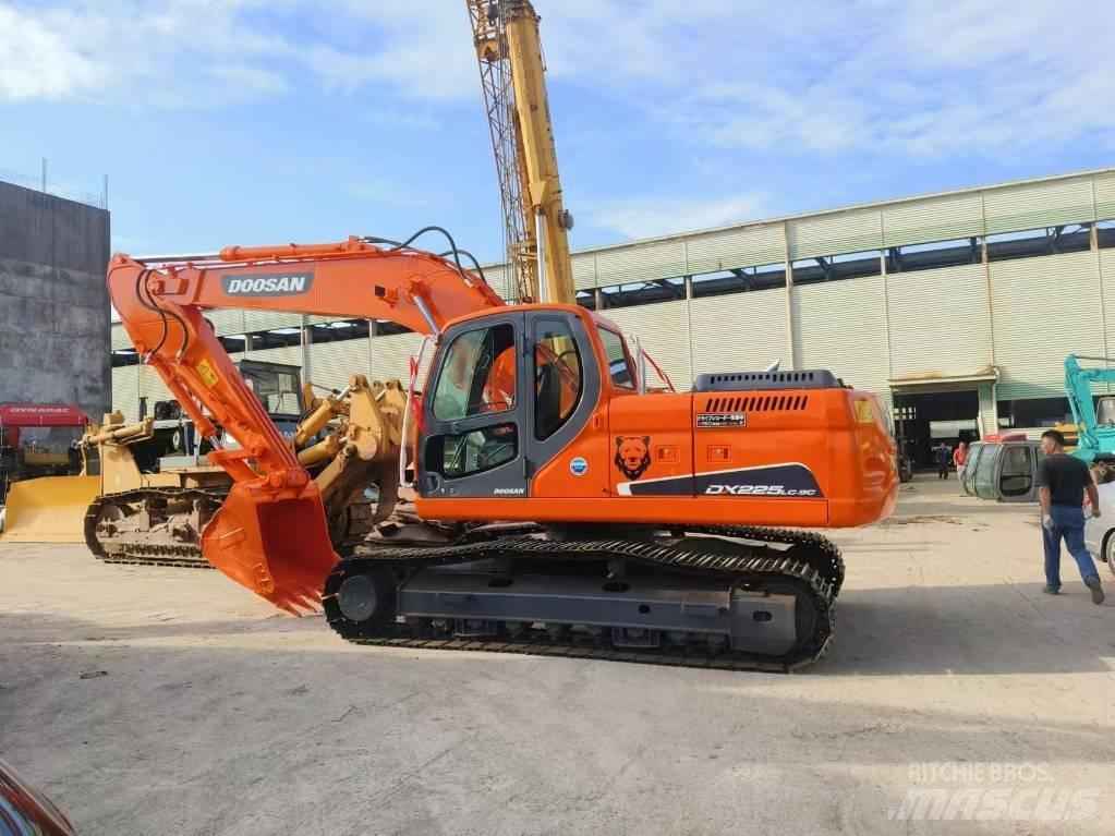 Doosan DX 225 Escavatori cingolati