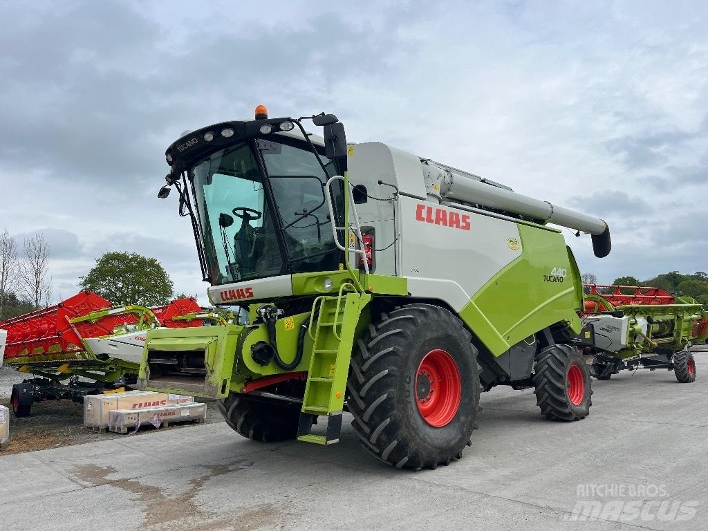CLAAS Tucano 440 Mietitrebbiatrici