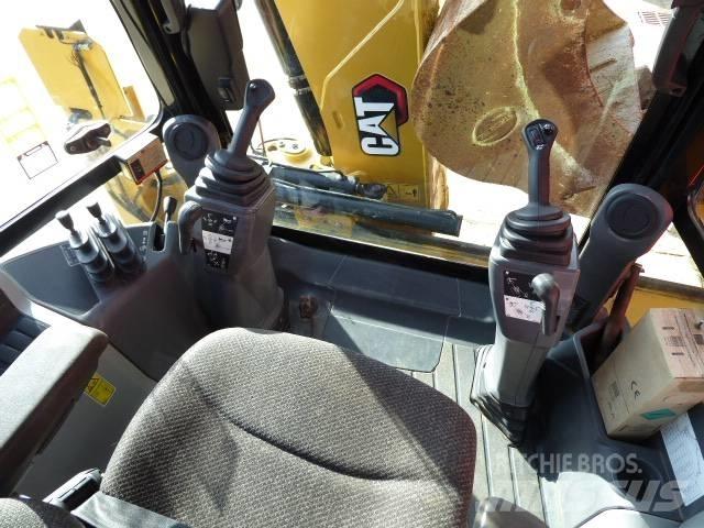 CAT 432 F Terne
