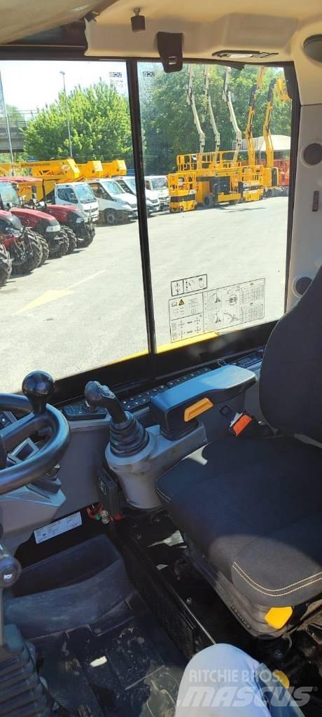 JCB Hydradig Escavatori gommati