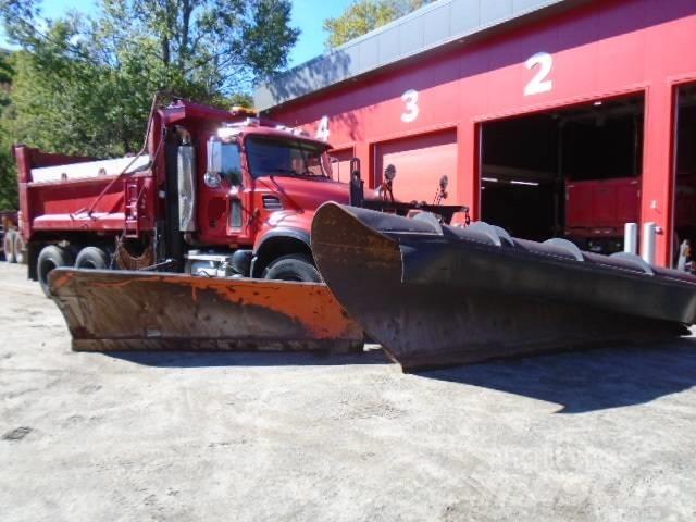 Mack CV 713 Lame spazzaneve e aratri
