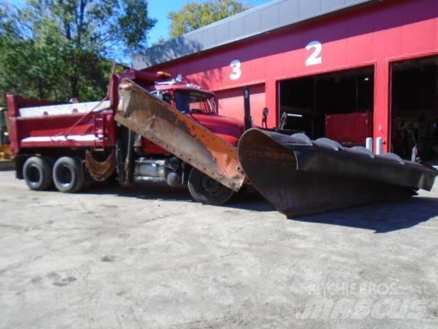 Mack CV 713 Lame spazzaneve e aratri