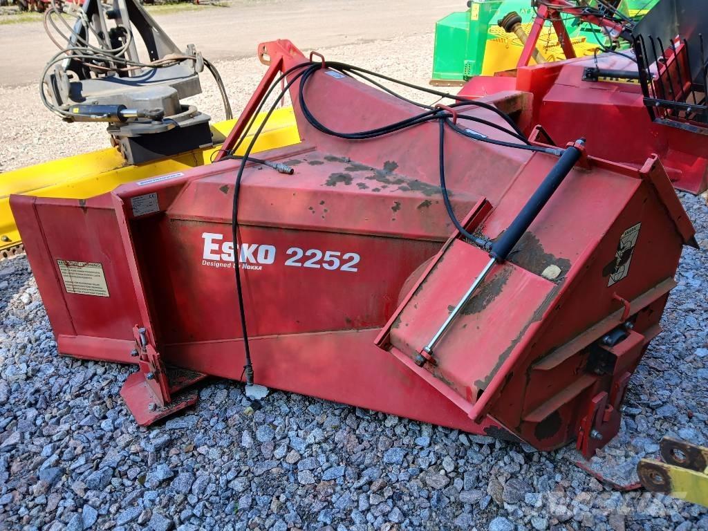 Esko 2252 Spazzaneve