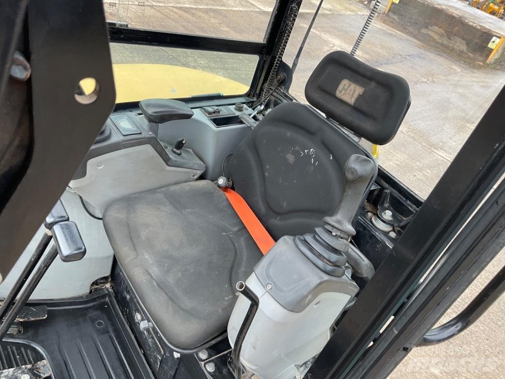 CAT 302.7 D CR Miniescavatori