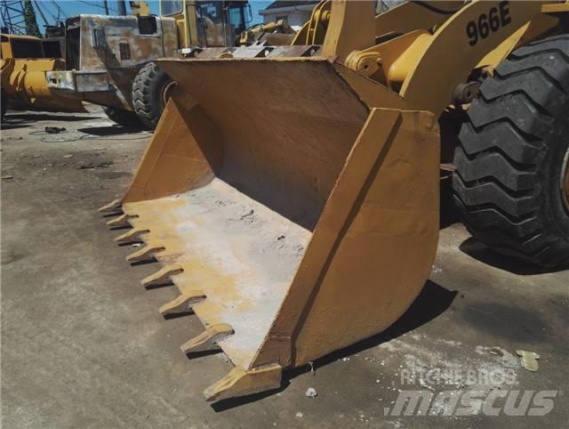 CAT 966 E Pale gommate